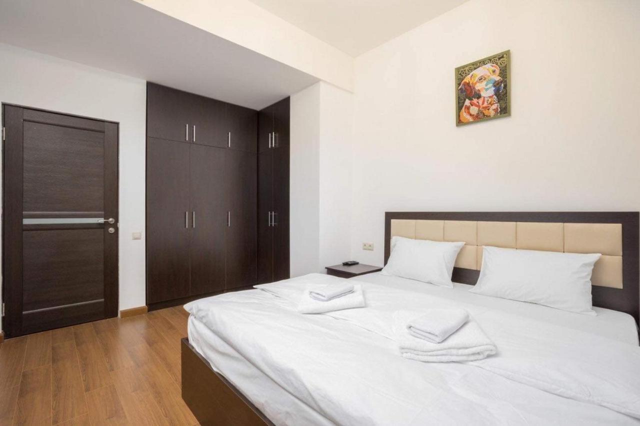 Deluxe Apartment In The City Center 2 Rooms 耶烈万 外观 照片